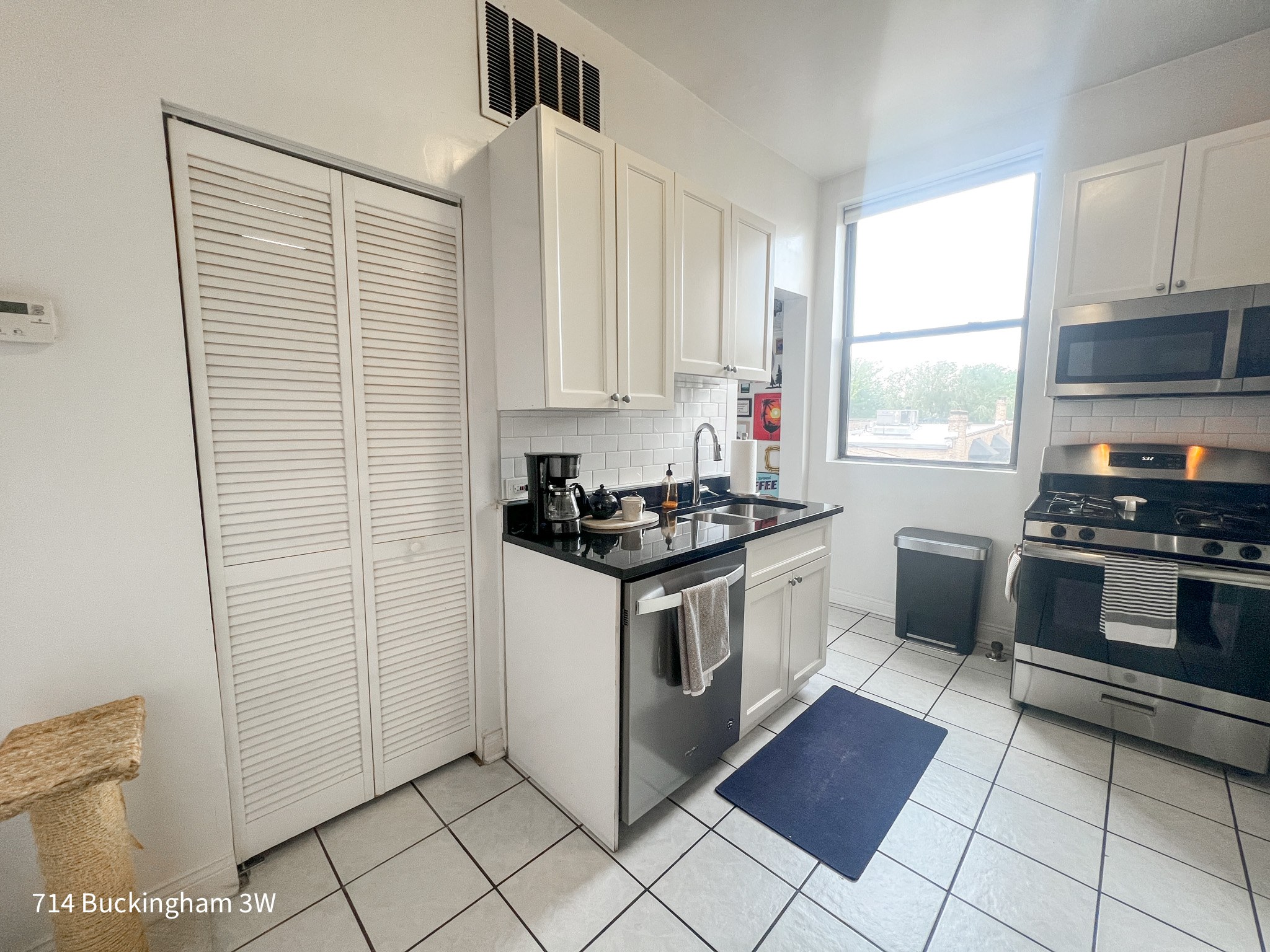 710-16 W Buckingham Pl 710-16 W Buckingham Pl, Chicago, IL 60657 - Leasing by Cross Street